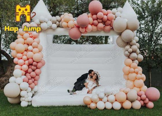 Chất lượng Pastel White Inflatable Bounce House Jumping Bouncer cho bữa tiệc ngoài trời Chống tia cực tím nhà máy